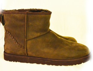 olive green ugg boots