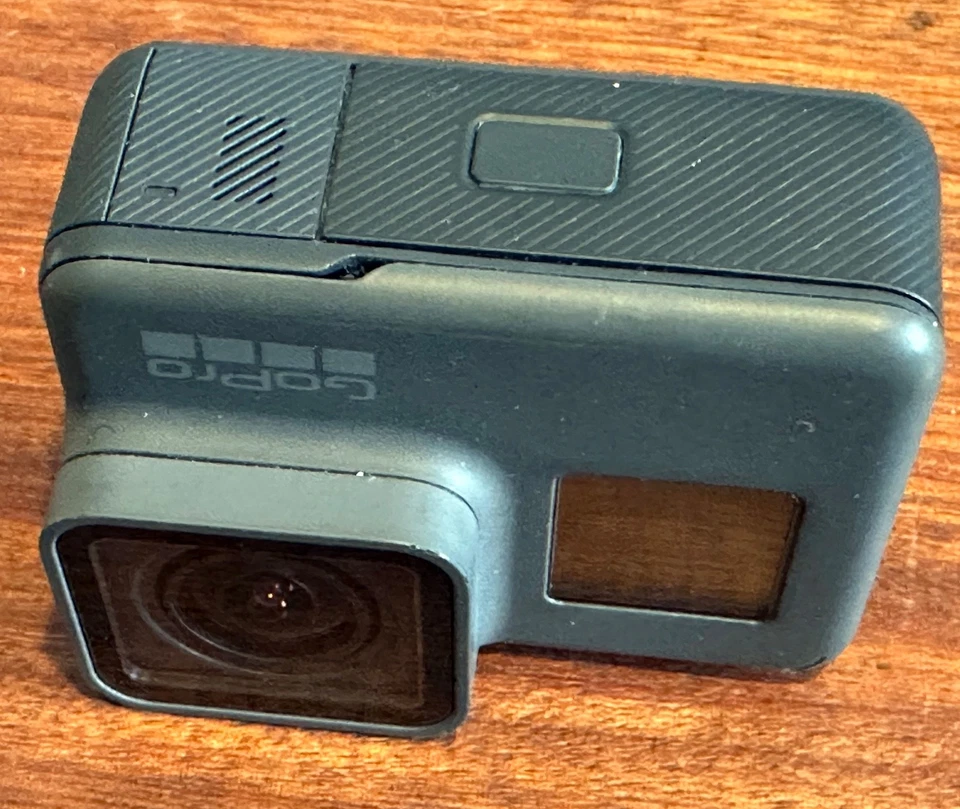 GoPro HERO5 Black Bundle – Suction Cup, 128GB Card, Extra Battery, Tested - Image 2 of 4