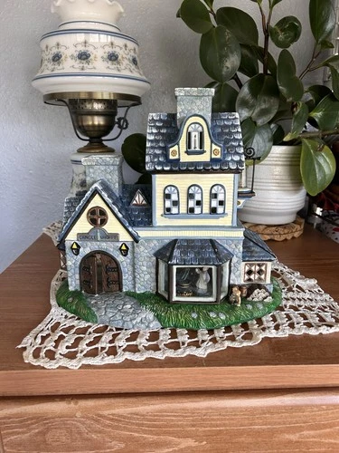 Vintage Old World Village PartyLite Candle Shoppe Tea light House
