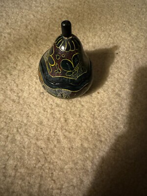 VINTAGE DECORATED MEXICAN GOURD BOX LACQUERED CARVED OLINALA GUERRERO 3.75''H
