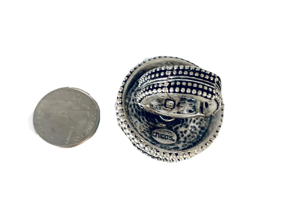 Anillo elástico Chico’s Syanne imitación turquesa tono plata antiguo  Foto 3 de 4