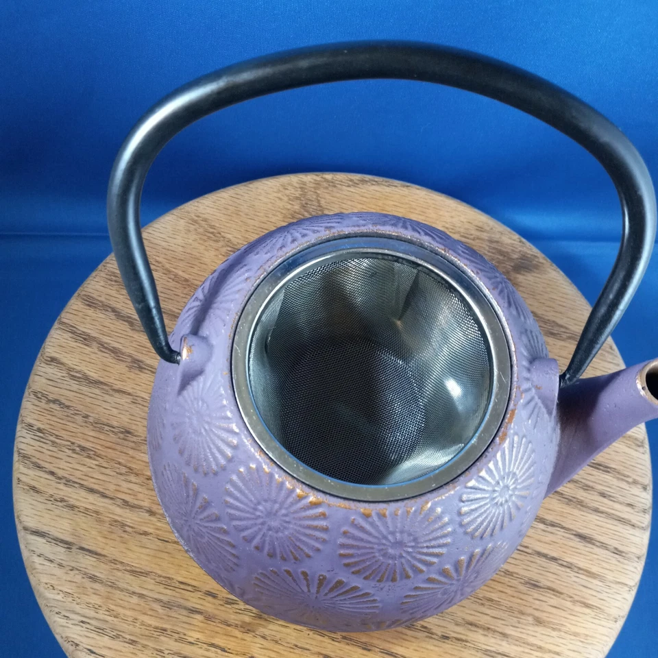 Hani铸铁炉灶茶壶紫色和金色带不锈钢滤芯40盎司 — 第 3/4 张图片
