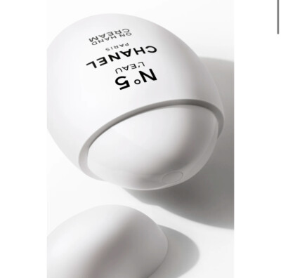 LE LIFT HAND CREAM SMOOTHS, EVENS, REPLENISHES W/ Naturally-Derived Ingredients