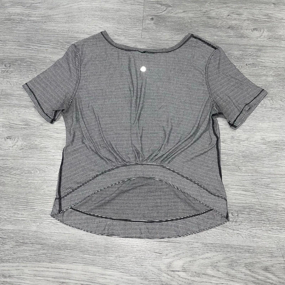 Lululemon Womens 8 ? Calm Short Sleeve Tee Shirt Layering Top Yoga Train Gym Run - Image 2 of 4