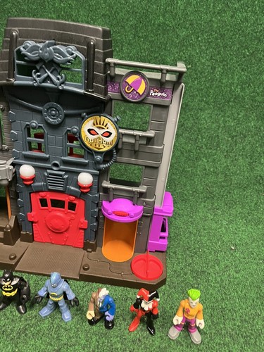 Imaginext Super Friends Gotham City PD Jail Penguin Playset with Penguin - Picture 5 of 8