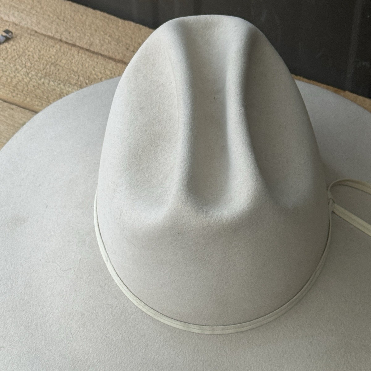 Bailey Texas 5X Beaver Cowboy Hat Size 6 3/4 Silver Buckle 5923 Vintage Cowboy Hat Bailey 5x Beaver White 6 3/4 Made In USA  main image 2