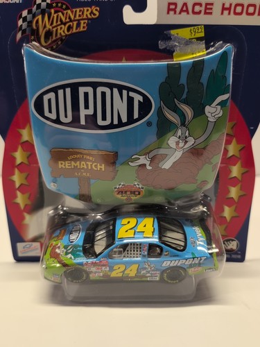 Jeff Gordon 1/32 Dupont Looney Tunes car and hood great condition - Picture 2 of 5