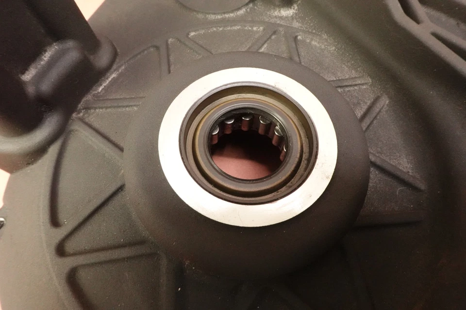 Harley Davidson Softail Deluxe 2005-2006 FLSTNI cubierta de embrague principal interior Foto 2 de 4