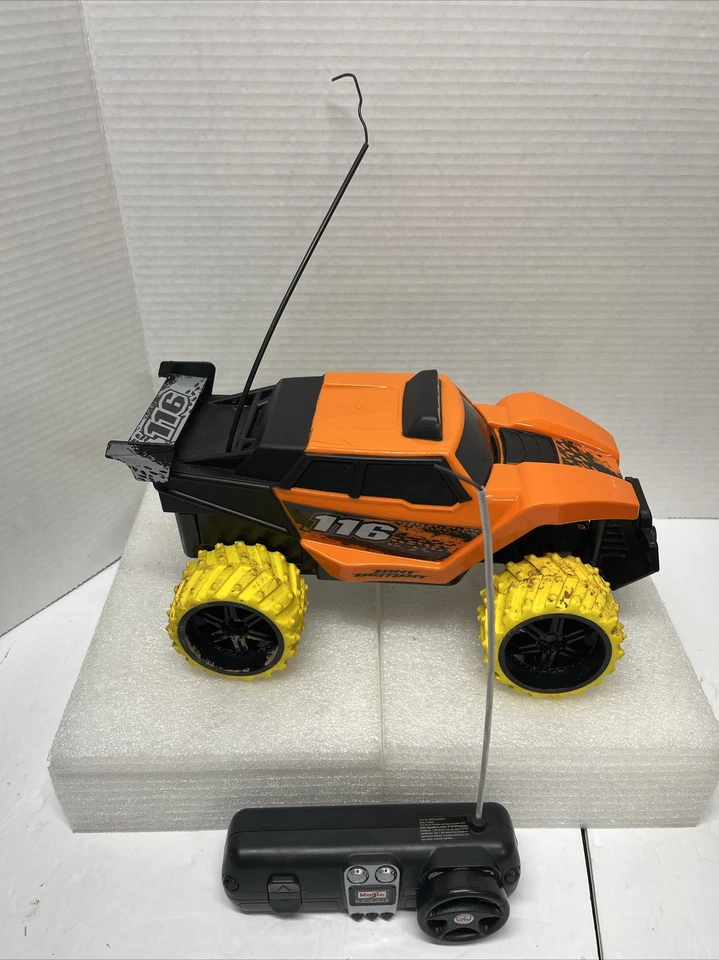 Maisto Race Control Car 116 With Remote - Batterries Included Tested Wotks - Image 2 of 4