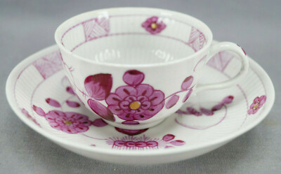 18th Century Wallendorf Germany Hand Painted Puce Strawflower Tea Cup & Saucer A