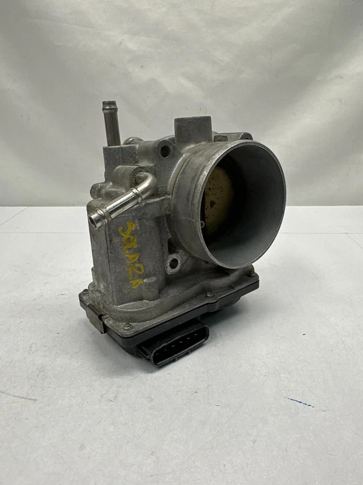 Cuerpo del acelerador Toyota Solara 2004 a 2008 conjunto de válvula OEM 6 cilindros OEM 2203020060 Foto 2 de 4