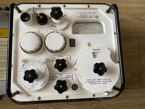 AVO general purpose safety test set,military test equipment,vintage test equip - Picture 7 of 16