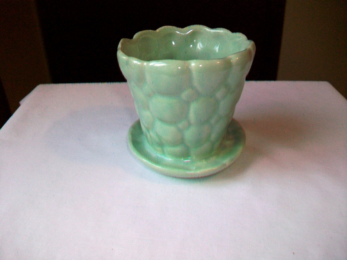 VINTAGE BRUSH MCCOY PEBBLE PLANTER WITH ATTACHED SAUCER 3 1/2" GREEN #303 - Imagen 2 de 8