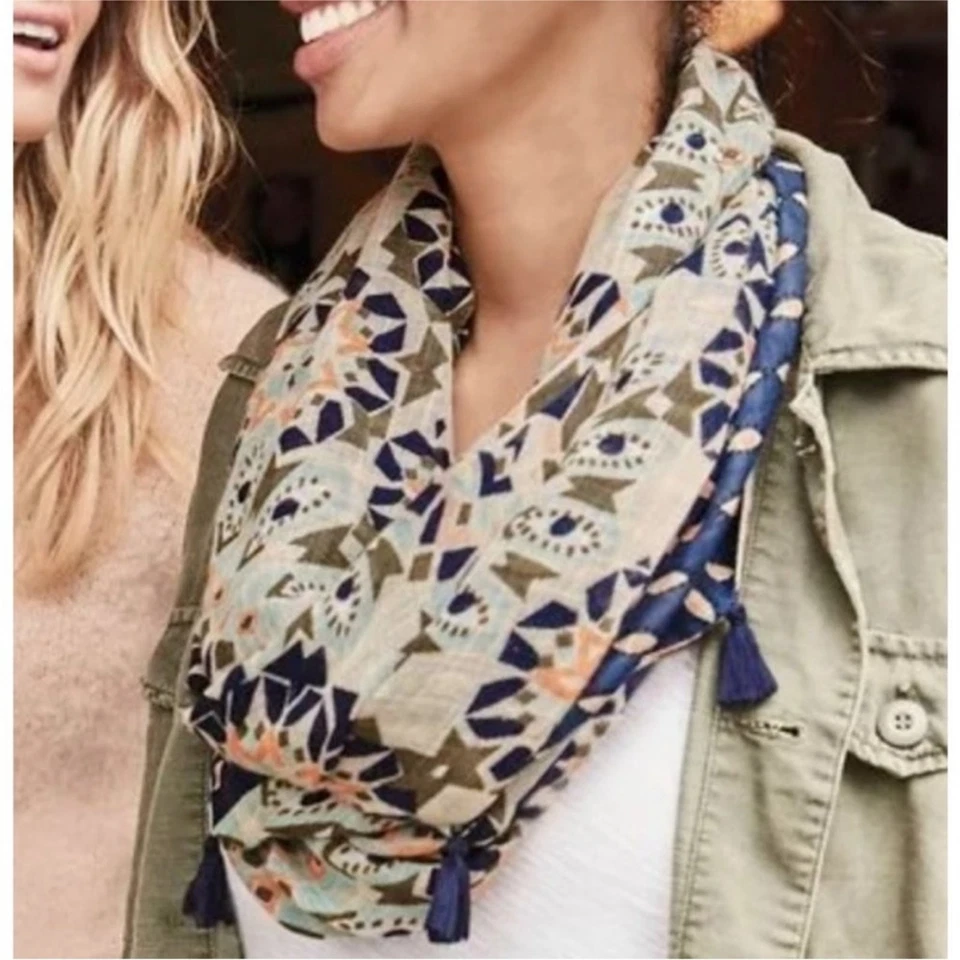 Stella & Dot Reversible Lightweight Mosaic Infinity Tassel Scarf, EUC, One Size Foto 3 de 4