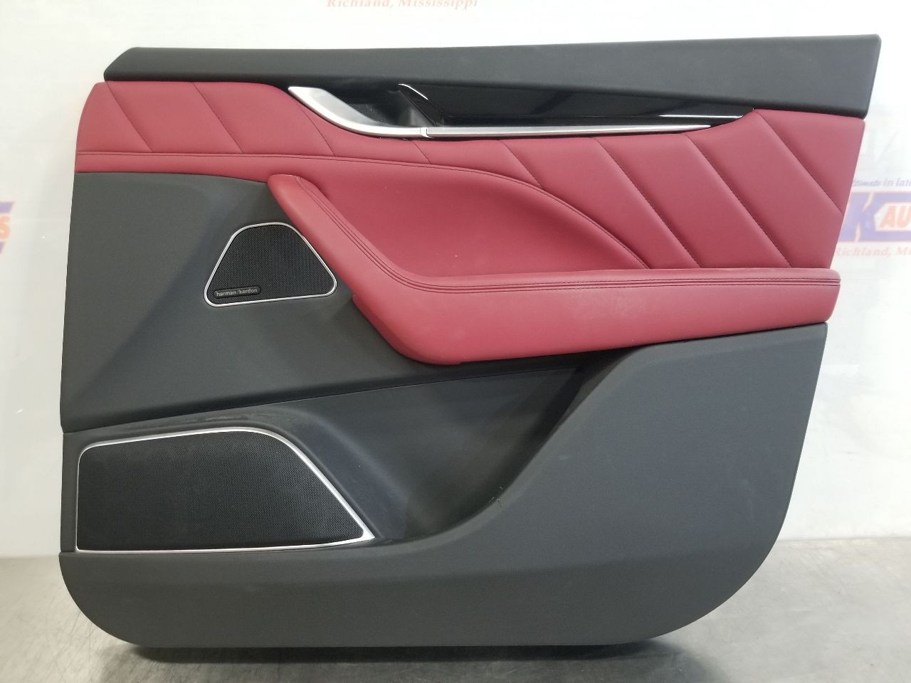 22 2022 MASERATI LEVANTE MODENA S DOOR TRIM PANEL FRONT RIGHT PASSENGER RED