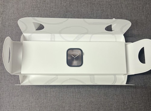 Apple Watch Series 10 - 42mm GPS & Cellular - Titanium w/ Stone Grey Sport Band - Photo 5 sur 14