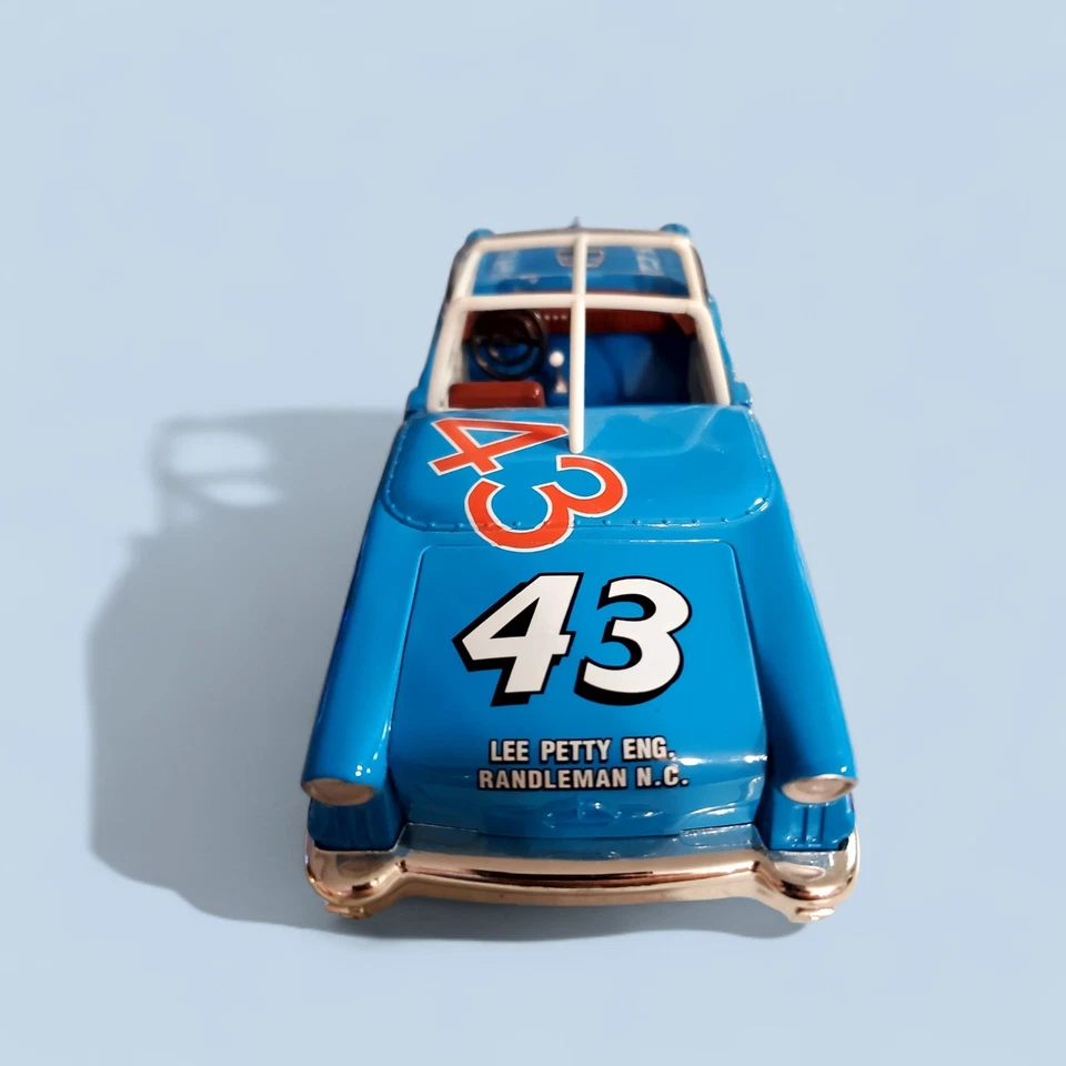 Coche diecast Richard Petty 1957 1/24 #43 Oldsmobile convertible NASCAR capó abierto Foto 4 de 4