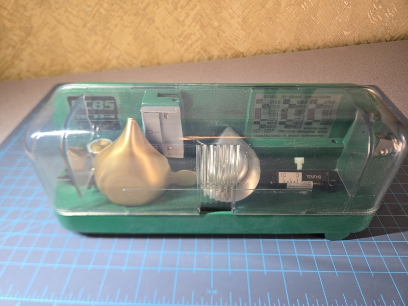 RCBS 10-10 powder scale, complete, excellent condition.