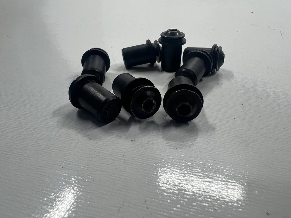 Комплект болтов для ветрового стекла Aprilia SL 1000 FALCO 00-03 черные - Изображение 2 из 2