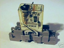 Idec Relay SPDT 10amp w DIN socket 24VDC 1100ohm PLC 