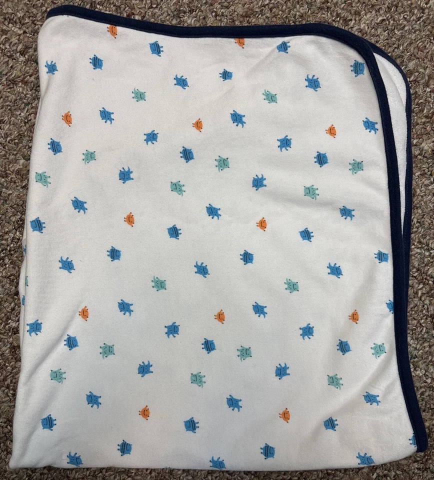 Manta Carter's Child of Mine Monsters Swaddle Recibiendo Blanca y Azul 26"X 30 Foto 3 de 4