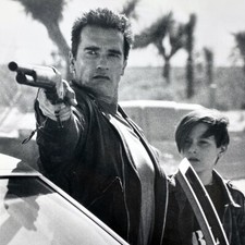 Arnold Schwarzenegger Furlong Linda Hamilton Terminator 2 Judgement Day Photo #2
