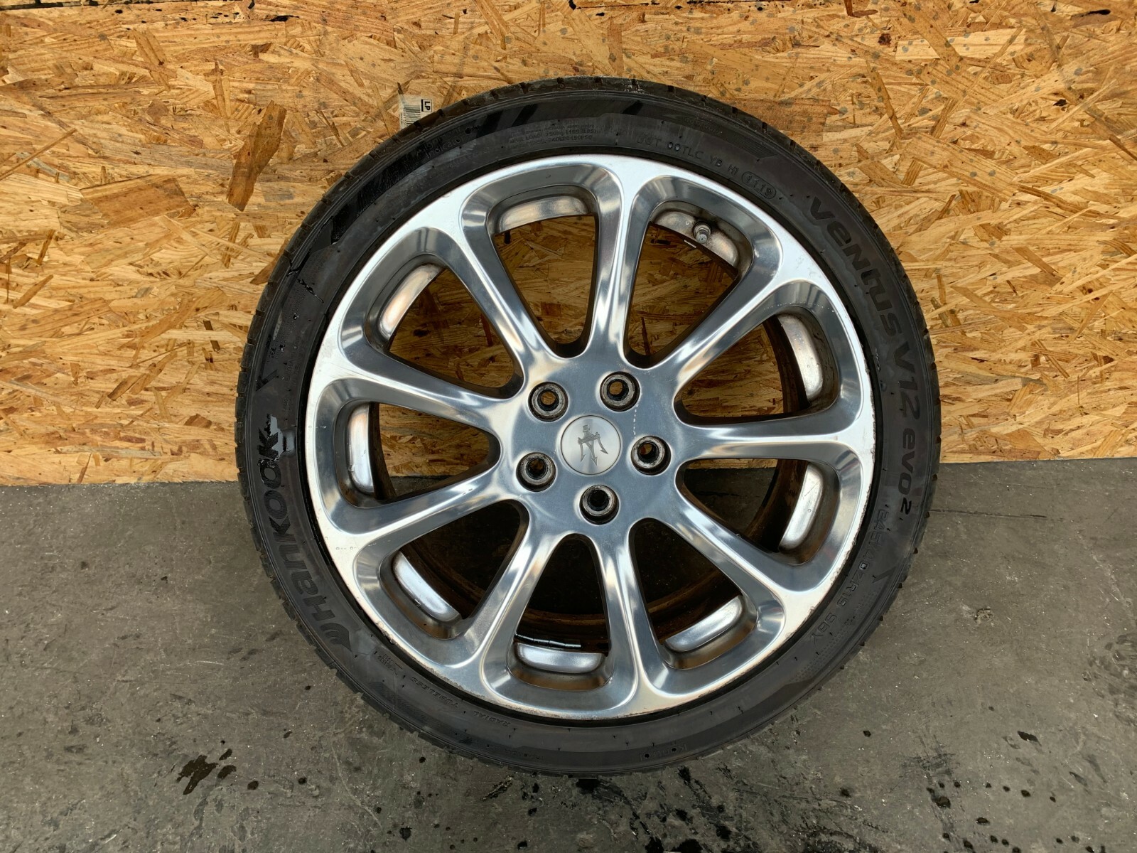19" 19*8.5 FRONT WHEEL & TIRE ASSEMBLY #2 32K 4.2L 04-08 MASERATI QUATTROPORTE