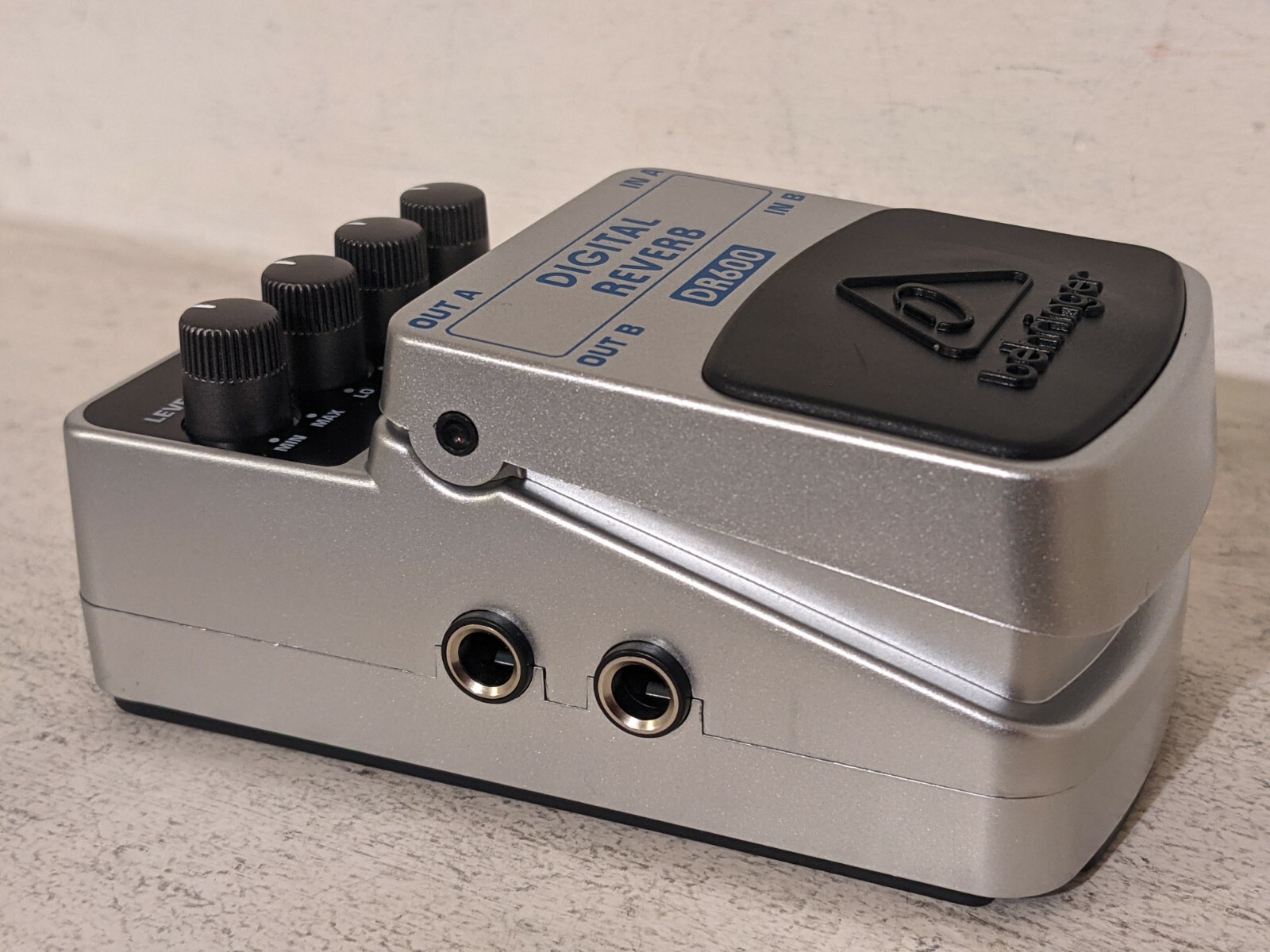 Behringer DR600 digital reverb stereo guitar effect foot pedal (silver