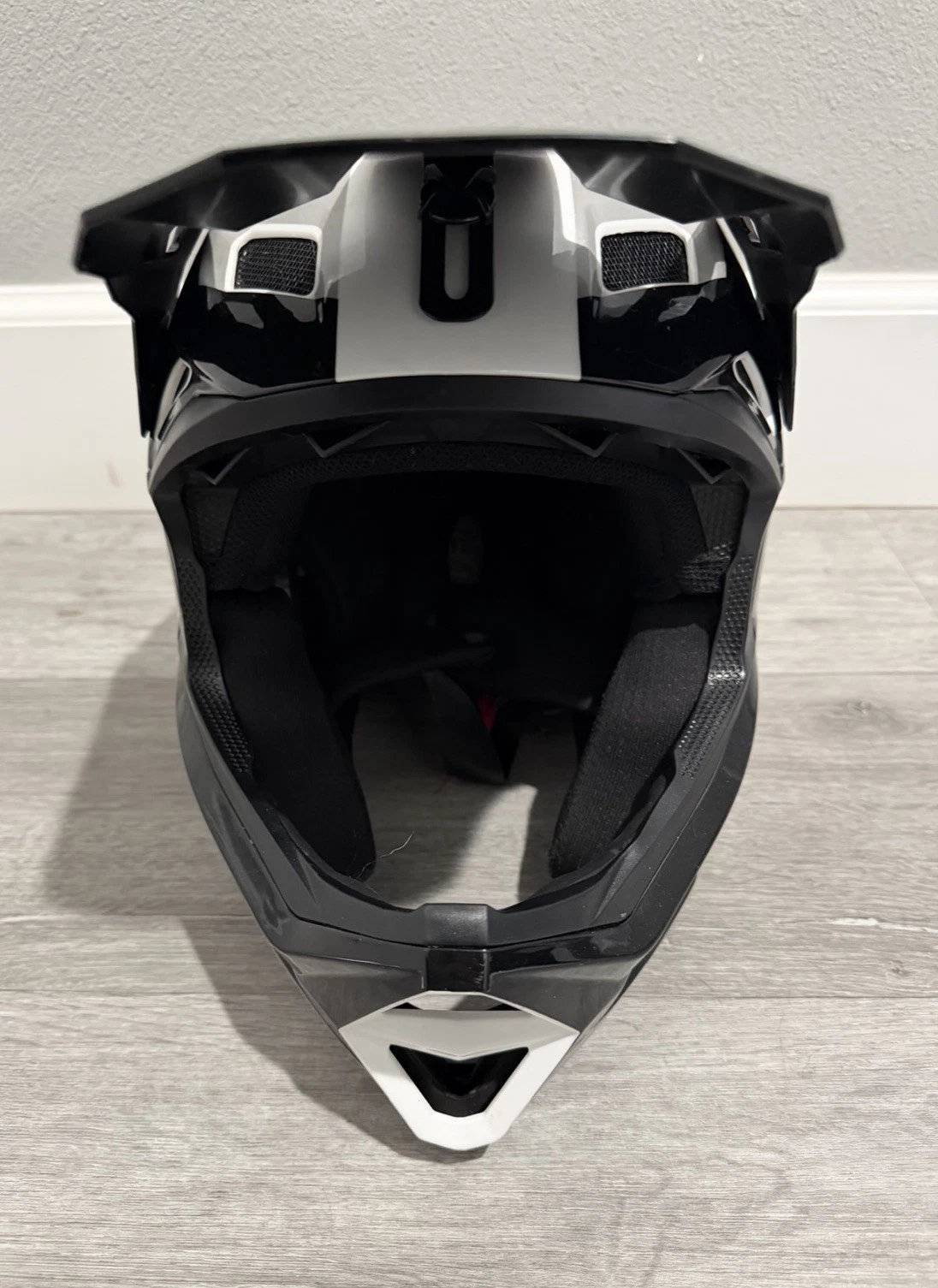 FLY RACING FULL FACE BLACK, WHITE & SILVER YOUTH MEDIUM HELMET