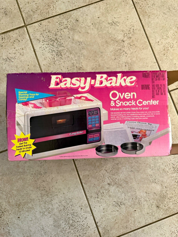 VintageEasy-Bake Oven Vintage 1997, White Plastic