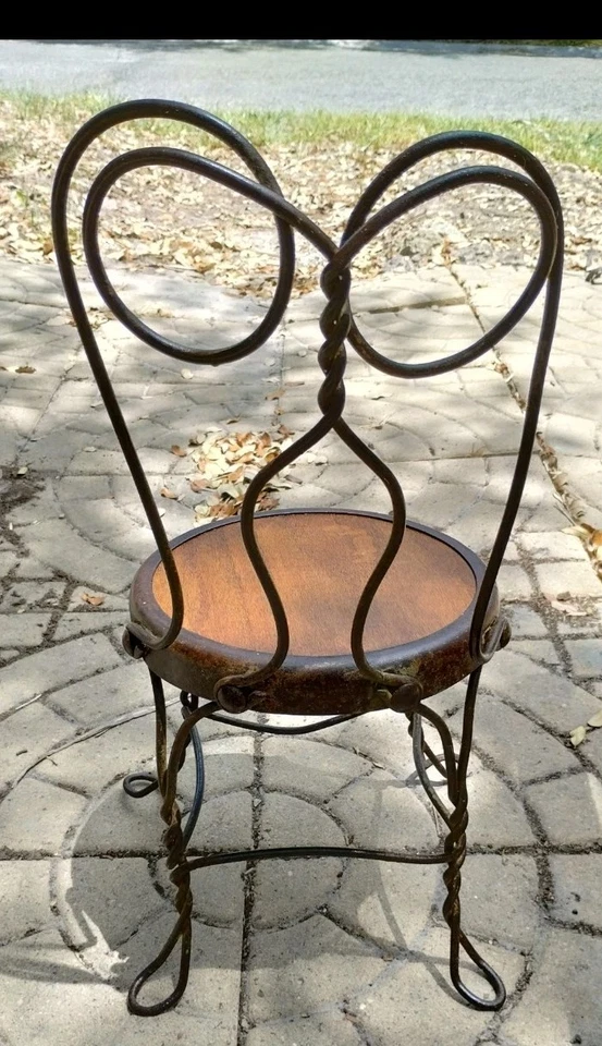 Antiguo asiento victoriano de madera de alambre trenzado silla de heladería para niños pequeños Foto 3 de 4