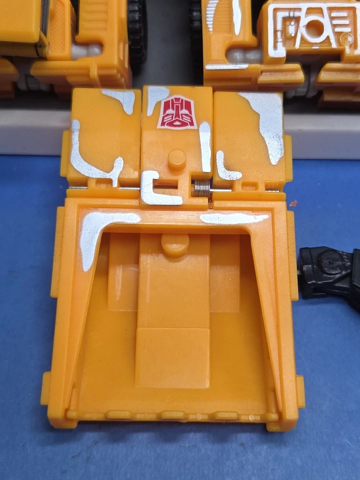 Transformers 2001 vertedero amarillo Hasbro Takara como se muestra de colección robots TB Foto 2 de 4