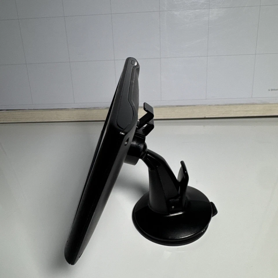 Garmin Nuvi 145-01615-10 GPS Navigation System Unit Mount & Car Charger bundle - Image 2 of 4