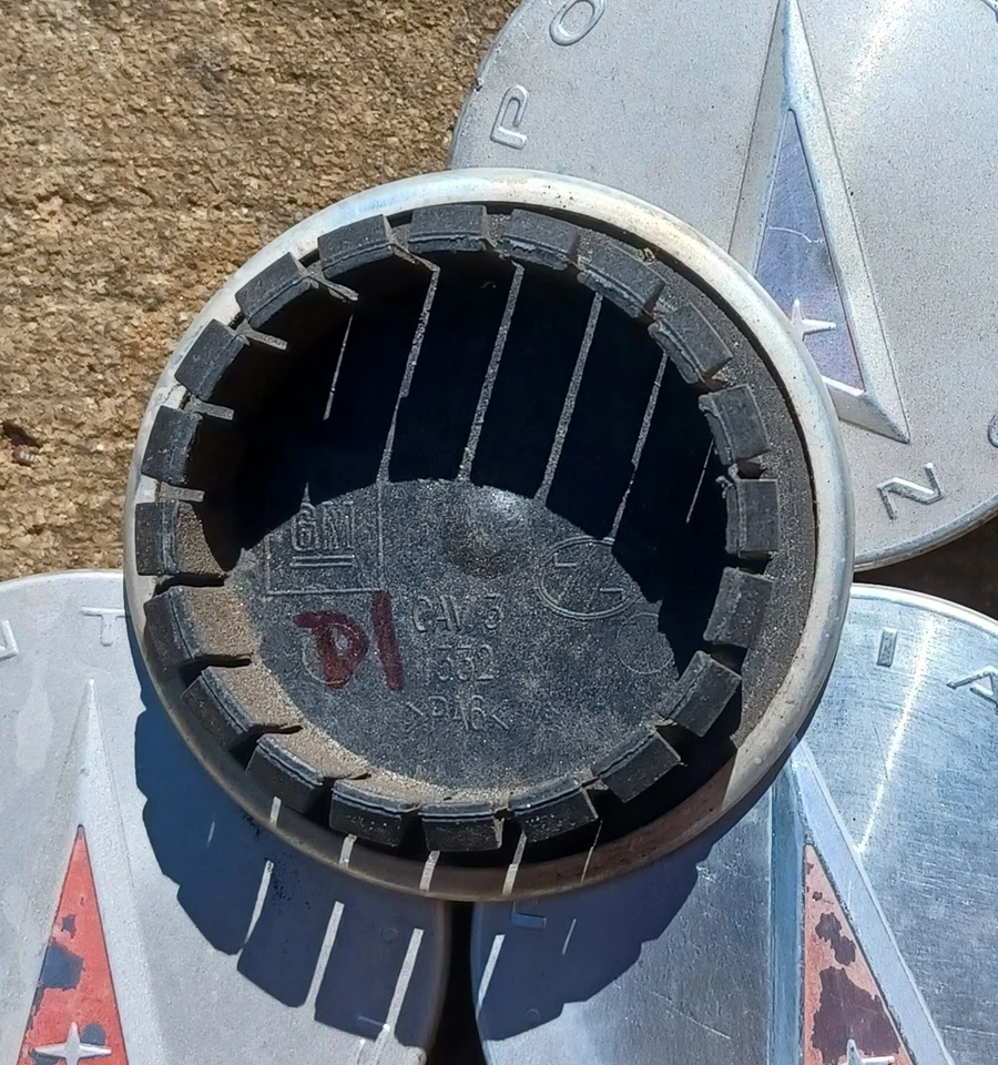 Pontiac Bonneville Grand Prix Vibe G5 Juego de 4 tapas centrales, 1999-2011, 9593169 D1 Foto 3 de 3