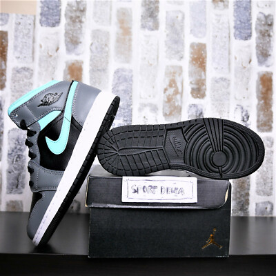 【希少/送料・関税無料/コラボ】Air Jordan 1 Mid 'Grey Aqua' Nike Air Jordan 1 Mid Grey Aqua | Hype Clothinga