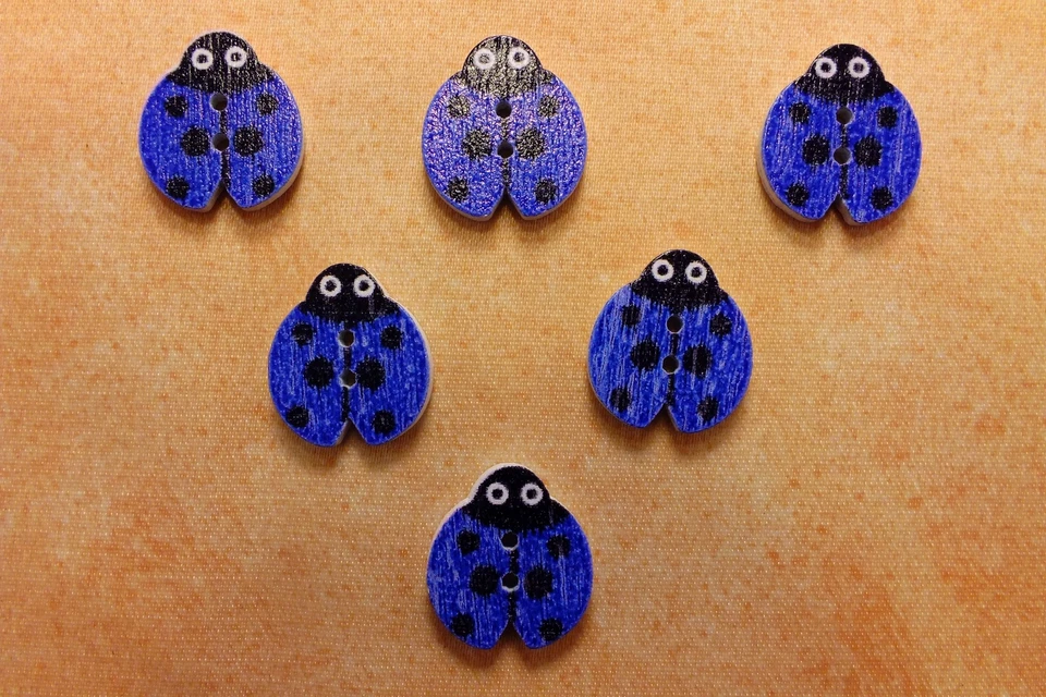 LOT 6 BOUTONS BOIS : coccinelle bleu fonçé 18*16mm - Photo 1/1