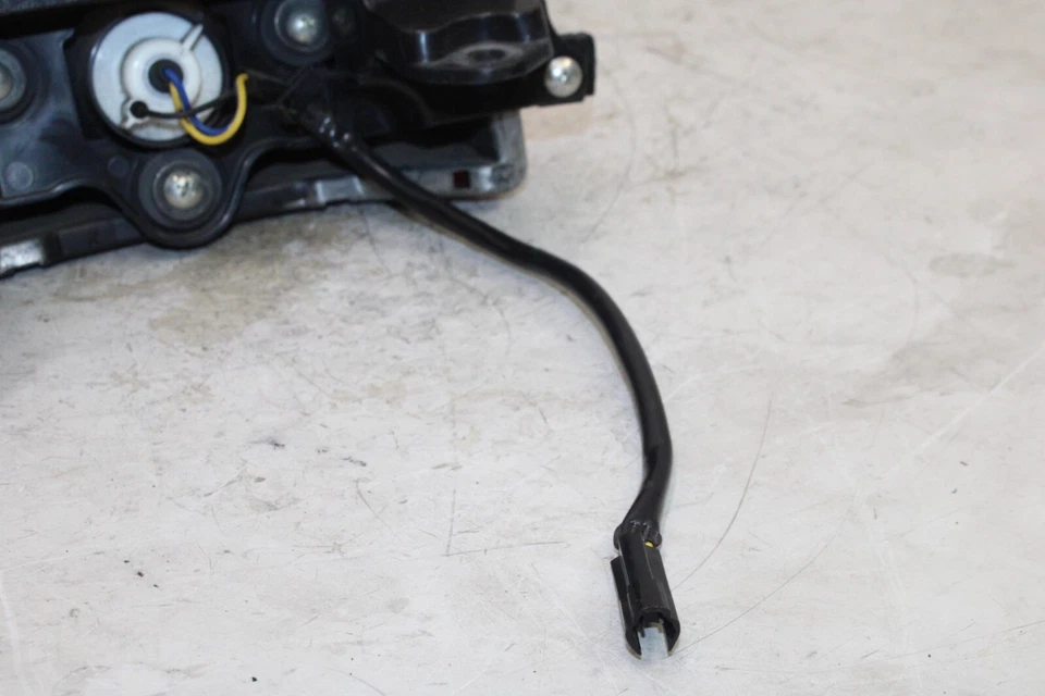 11-13 YAMAHA FZ8 FZ8-NC OEM REAR TAIL TAILLIGHT BACK BRAKE LIGHT - Image 4 of 4