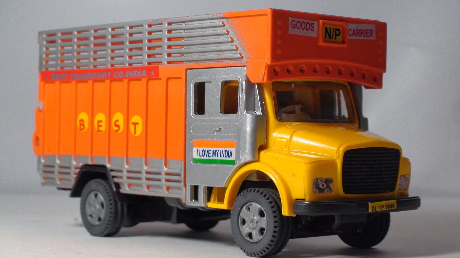 Indian Classic Collectable Toy Vehicle Models Tata Public Truck Scale Model Toys