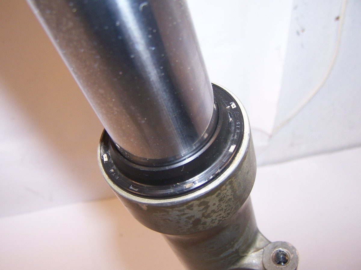 KAWASAKI ZX1000 FRONT LEFT FORK 44005-1228 ZX 1000 NINJA ZX10 1986