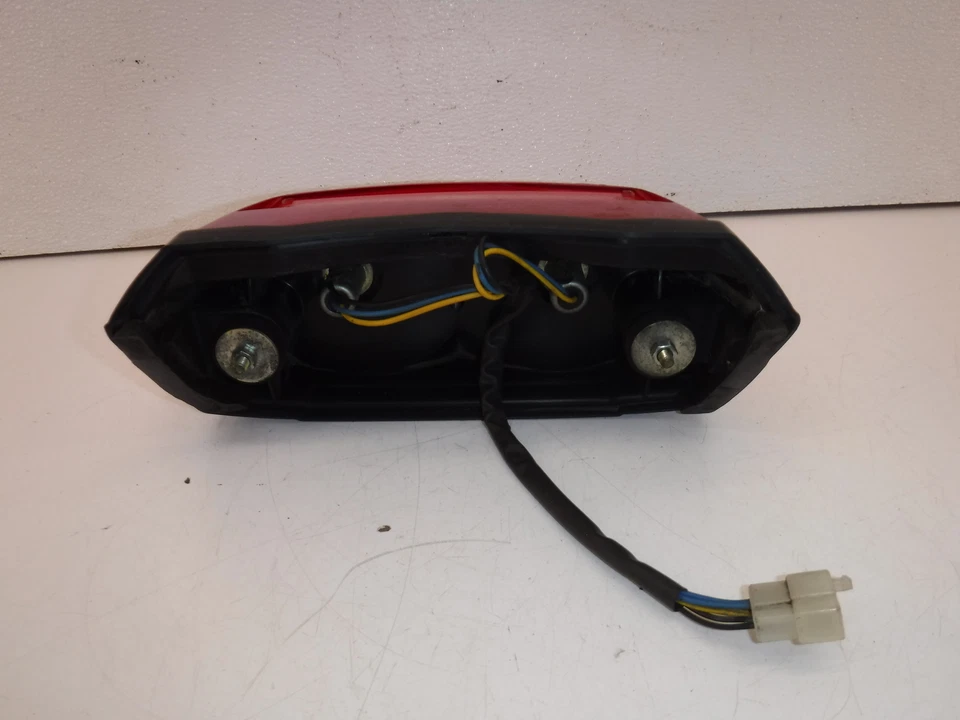 Lanterna traseira de freio Yamaha Venture Royale 1984 - Imagem 3 de 4