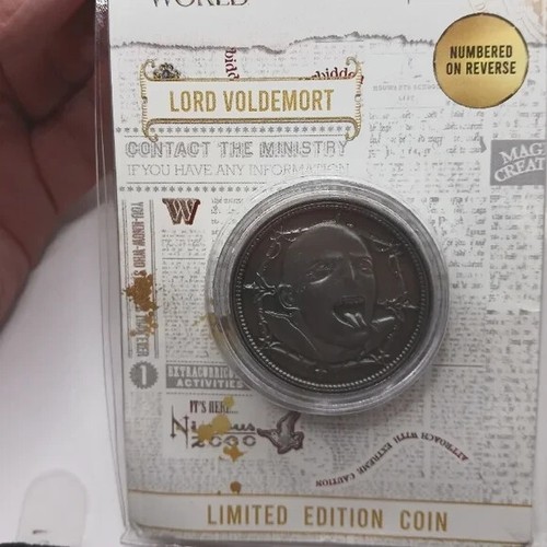 Harry Potter Limited Edition Knight Bus Medallion + Lord Voldemort Coin New - Picture 7 of 8
