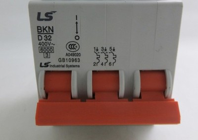 1PC NEW   (LS)  BKN 3P D32 #jg