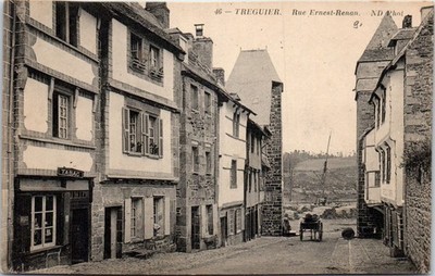 22 TREGUIER - rue Renan, at the bottom the quays