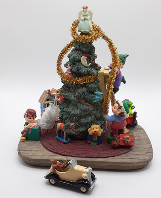 Hallmark Trimming Santa's Tree Studio Edition 1997 KOC Event QXC5175