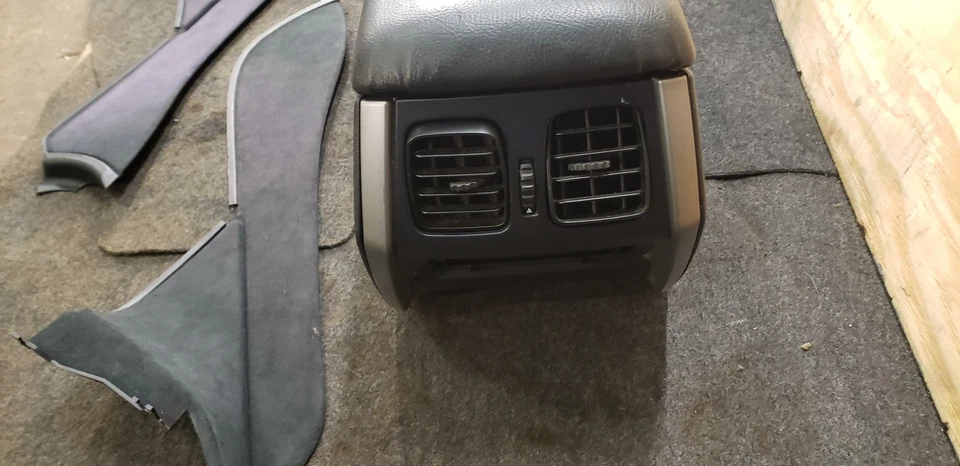 Console de piso frontal PONTIAC GTO 04 05 06 - Imagem 2 de 4