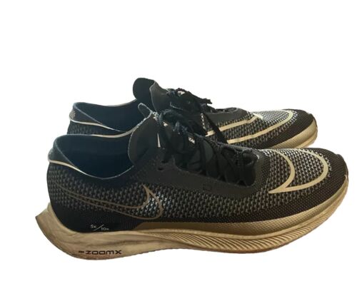 Nike ZoomX Streakfly Low Black Metallic Gold Grain Size 10 - Picture 2 of 8