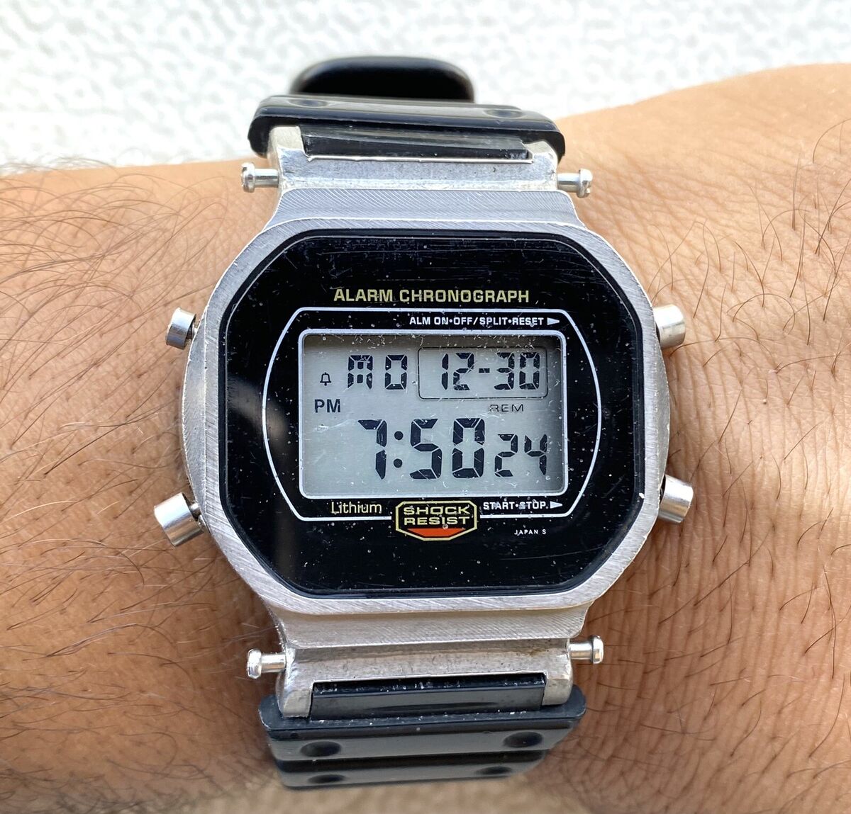 Casio DW-5700 module 901 G-Shock 200m Digital Watch Alarm Casio DW-5700 module 901 G-Shock 200m Digital Watch Alarm