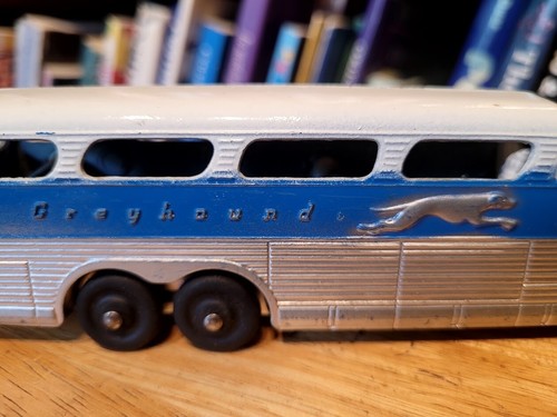VERY NICE VINTAGE TOOTSIETOY 1957 GMC GREYHOUND SCENICRUISER BUS with BOX - Picture 10 of 17