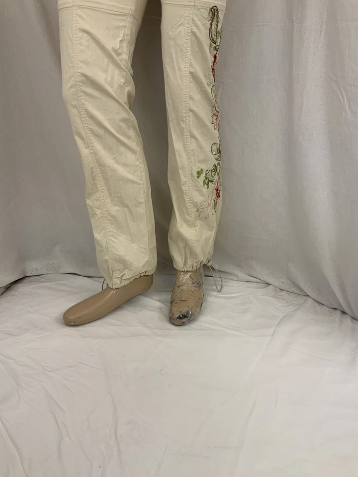 Pantalones Younique Talla 5 Beige Algodón Spandex Diseño Flor Usado en Excelente Condición YGI Q1-365 Foto 4 de 4