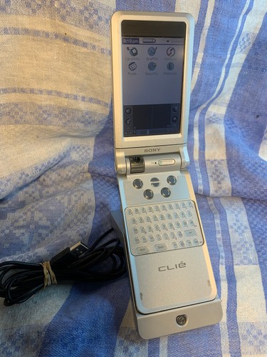 Organisateur d'entertainment personnel Sony CLIE PEG-NR70V/G PDA - pas de stylet - pas d'alimentation - Photo 1 sur 15